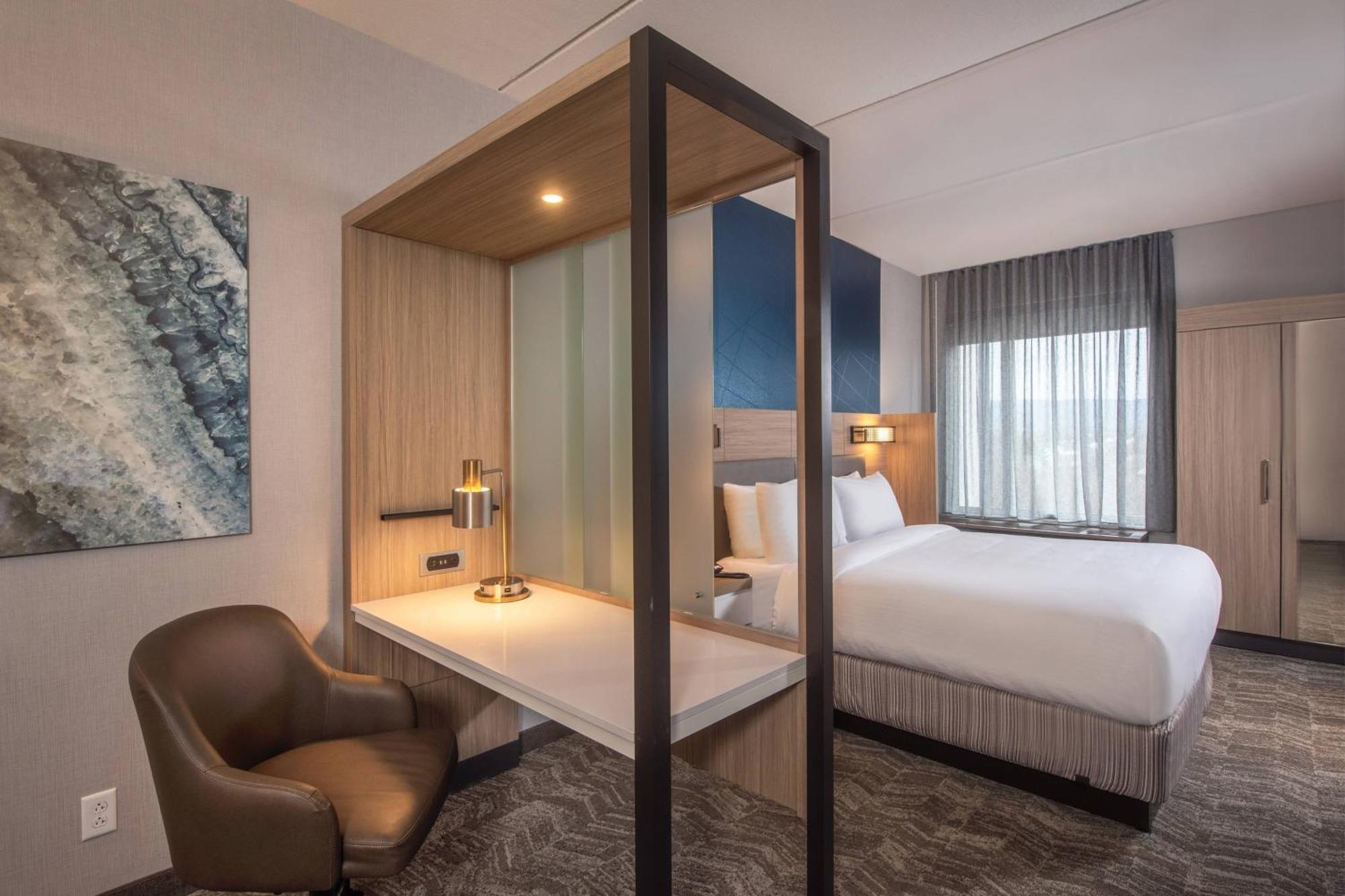 Hotel Springhill By Marriott 3*